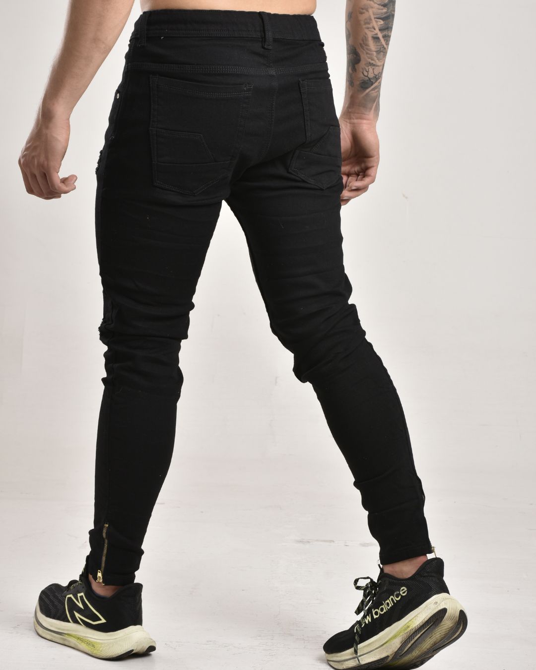 Jean tipo Yogger con cremallera negro