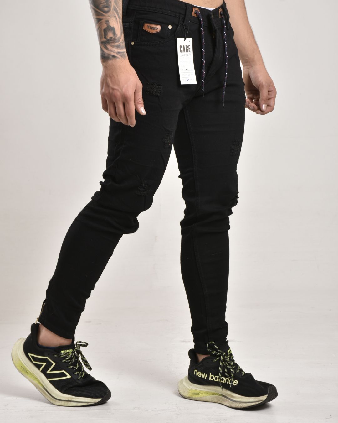 Jean tipo Yogger con cremallera negro