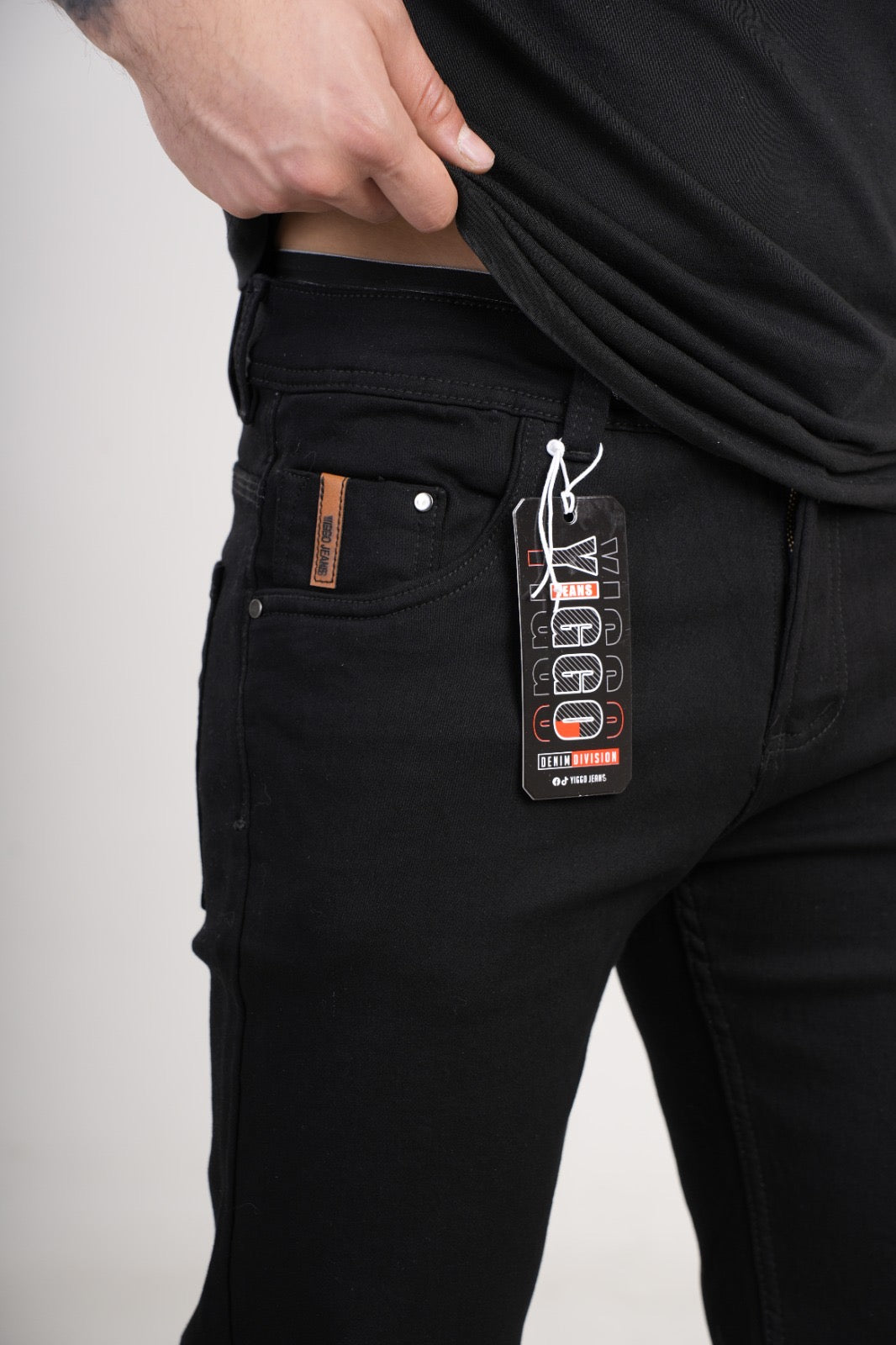 Pantalón clásico en Jean bota recta negro