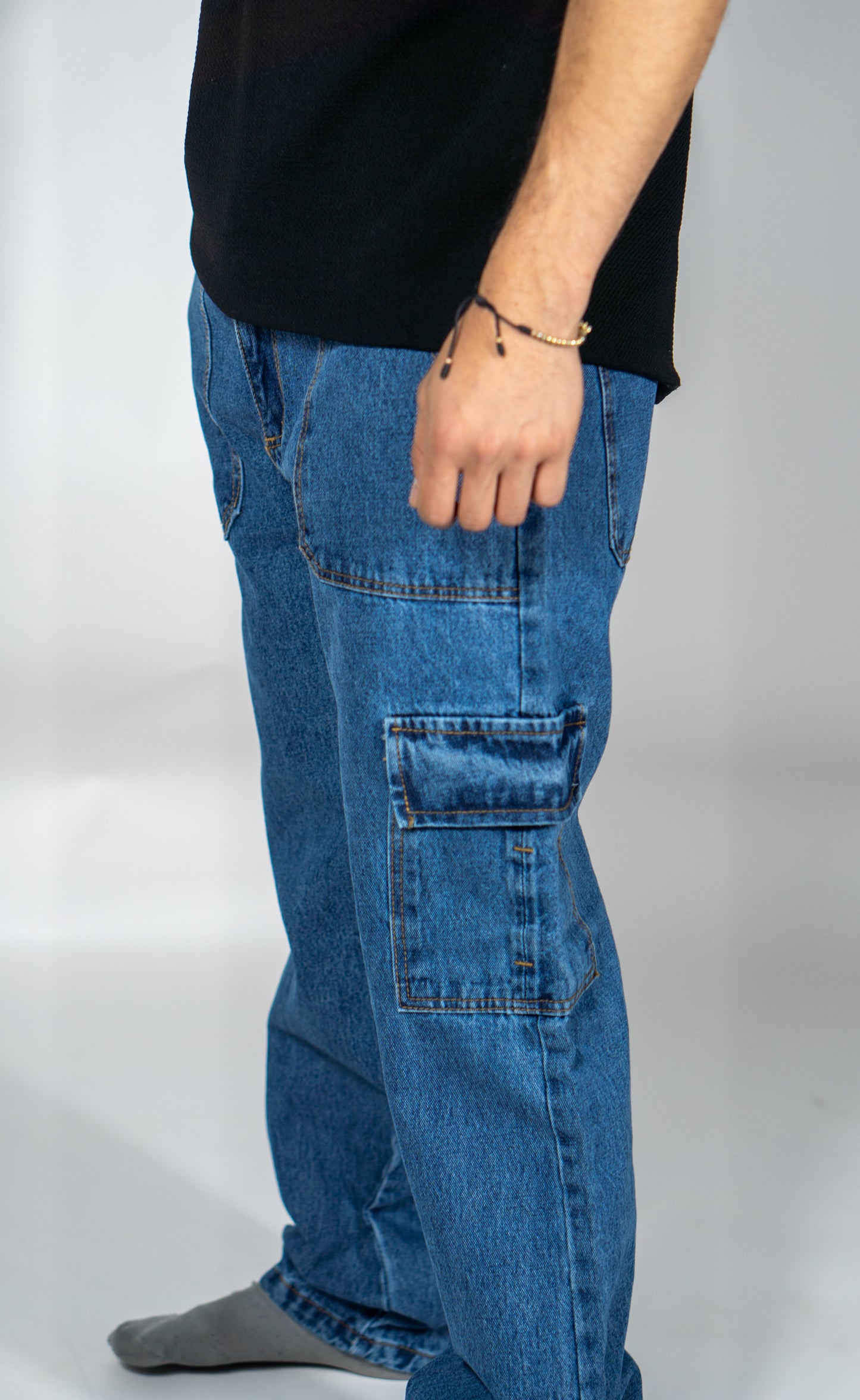 Pantalón en Jean Cargo Tipo Baggy en Tono Azul Medio