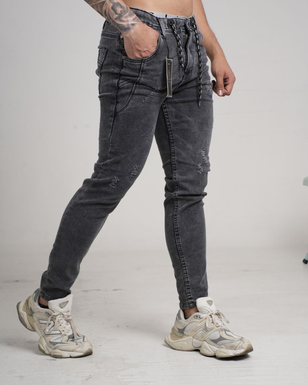 Jogger con cremallera gris