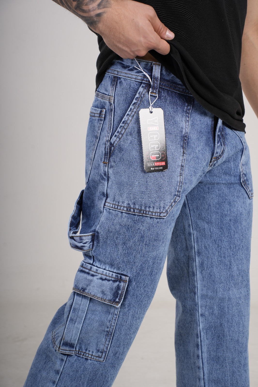 Pantalón en Jean rígido cargo camuflado azul frosteado medio