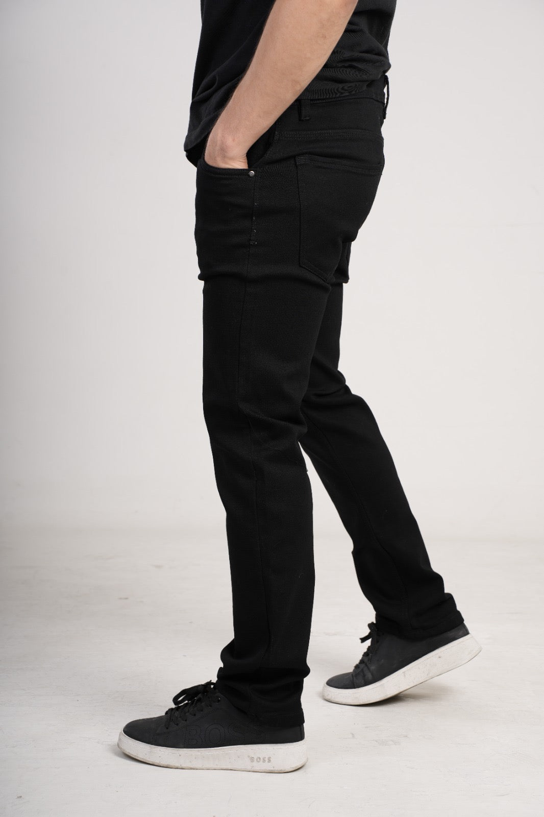 Pantalón clásico en Jean bota recta negro