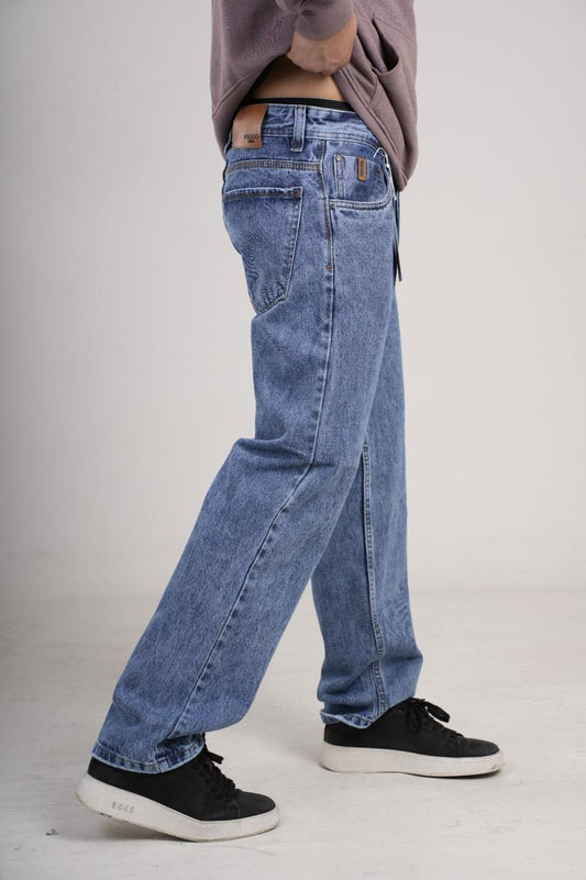 Pantalón en Jean rígido clásico ancho frosteado medio